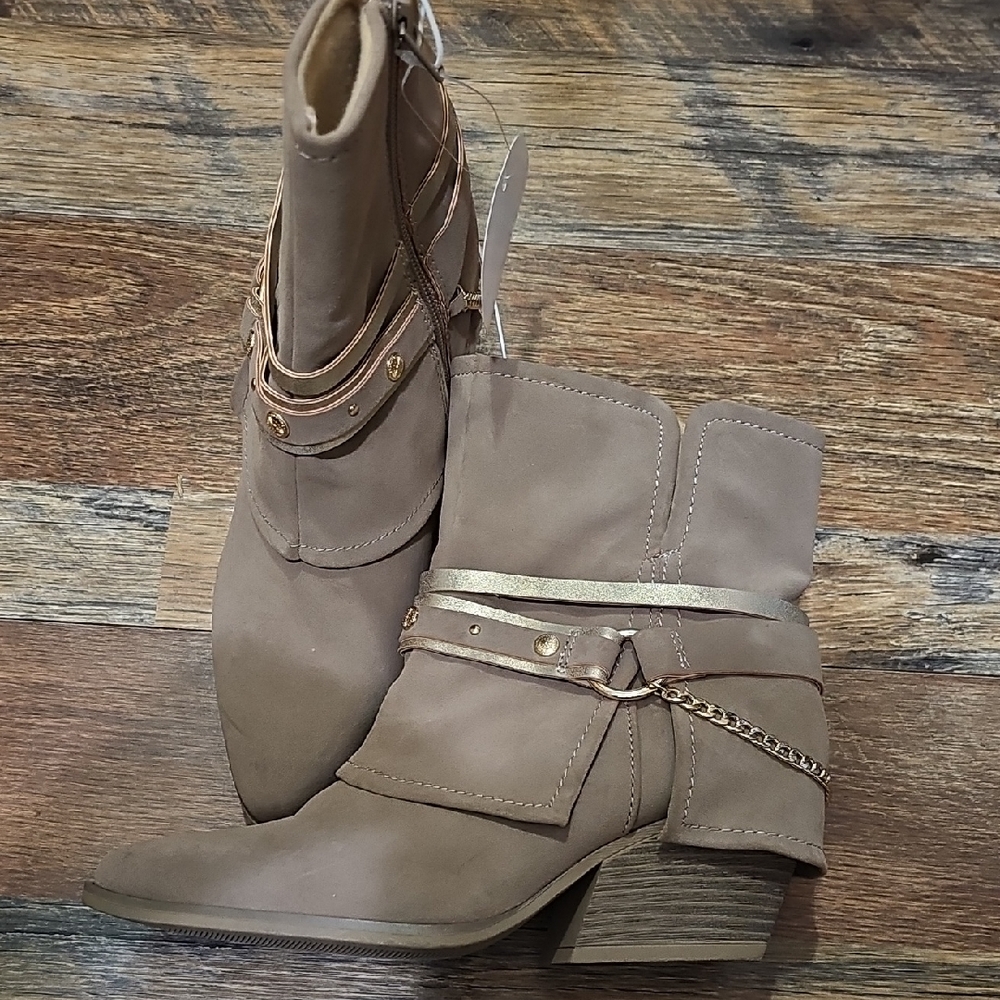 Stylish Tan Ankle Boots